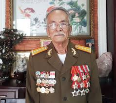 Sau chiến công, Hồ Chủ tịch và Bộ Chỉ huy Miền đã gửi điện biểu dương các chiến sĩ Quân khu Sài Gòn - Gia Định. Ba Náo được tặng thưởng Huân chương Quân công giải phóng hạng ba. Để giữ bí mật, tránh địch truy bắt nên mãi đến năm 1974, tại “Đại hội mừng công, chiến sĩ thi đua”, đồng đội mới biết ông Ba Náo chính là người đánh chìm tàu USNS Card.