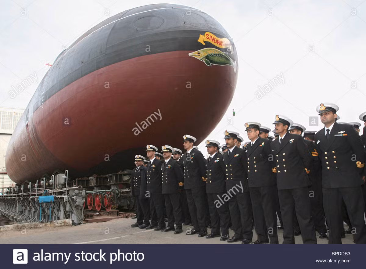 Tàu ngầm INS Sindhuvijay đã đến Nga để nâng cấp và Ấn Độ từ chối trả tiền cho việc nâng cấp hay nhận lại tàu ngầm, chừng nào nào Nga khắc phục được các trục trặc với tên lửa; cuối cùng Nga đã làm được.