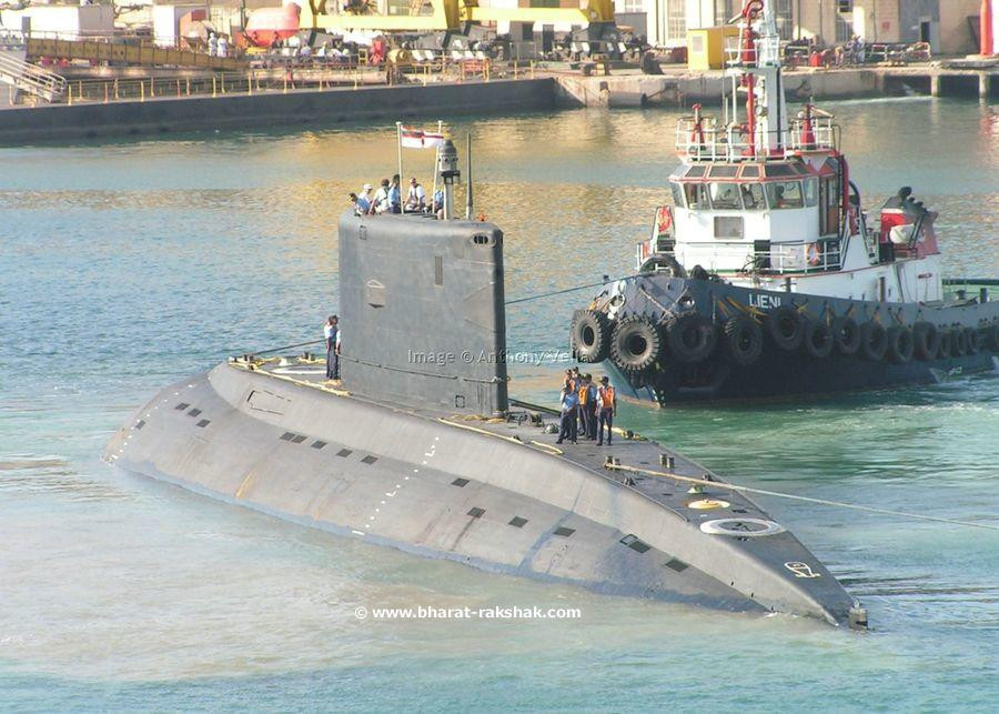 Nhưng cũng phải lưu ý rằng, số tàu ngầm Kilo của Ấn Độ là số tàu ngầm cũ từng thuộc biên chế của Hải quân Liên Xô, được Nga thừa kế và bán lại cho Ấn Độ theo dạng vũ khí dư thừa, với số lượng 10 chiếc từ đầu thập niên 1990. Phiên bản này rất khác với phiên bản Kilo cải tiến (Đề án 636.3) mà Nga bán cho Algeria và Việt Nam sau này.