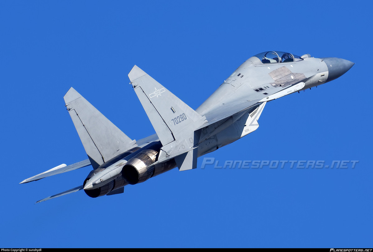 Sự ra đời của các liên kết dữ liệu mới, hệ thống EW cải tiến và việc Trung Quốc tăng cường sử dụng vật liệu tổng hợp cac-bon trên J-16, mang lại cho nó khả năng tác chiến vượt trội.