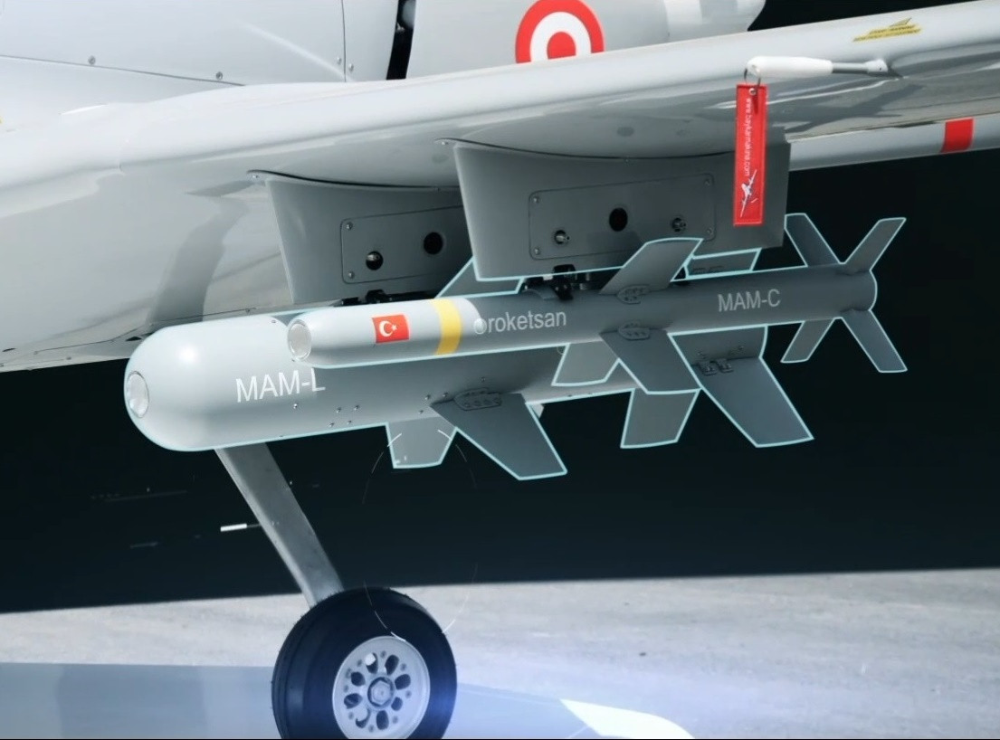 Với việc trang bị tên lửa đa đầu đạn, UAV của Thổ Nhĩ Kỳ không chỉ phá hủy xe tăng, xe bọc thép, phương tiện cơ giới, mà còn cả sinh lực ẩn/lộ, công sự, kho tàng; khả năng tiêu diệt mục tiêu vượt xa tên lửa AGM-114 của Mỹ.
