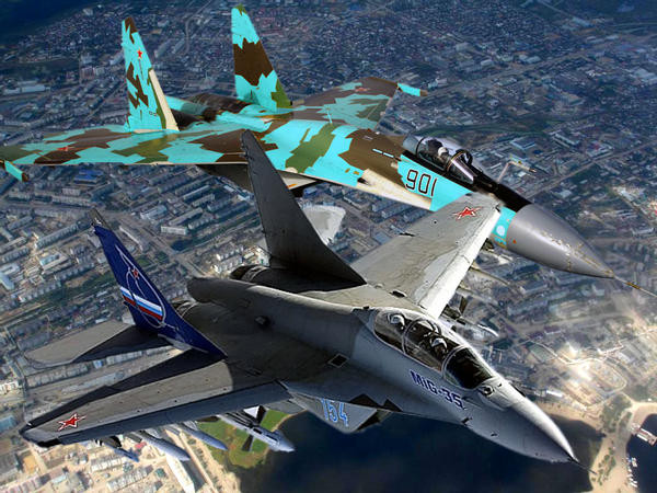 Cả MiG-35 và Su-35 đều có khả năng đạt tốc độ tối đa khoảng Mach 2,25; Su-35 có trần bay cao hơn và tầm bay xa hơn, cho phép nó xâm nhập sâu vào phía sau phòng tuyến của đối phương và tuần tra các khu vực lớn hơn ngay cả khi mang đầy đủ vũ khí.