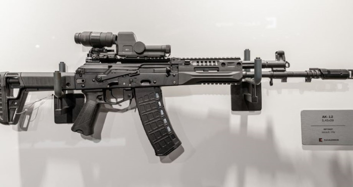 Công ty Kalashnikov Concern cho biết, có một số sửa đổi thiết kế bên trong đã được thực hiện, để tăng độ chính xác khi bắn của AK-12SP; phải nhắc lại rằng, độ chính xác là một trong những đặc điểm bị chỉ trích nhiều nhất của súng trường tấn công dòng AK.