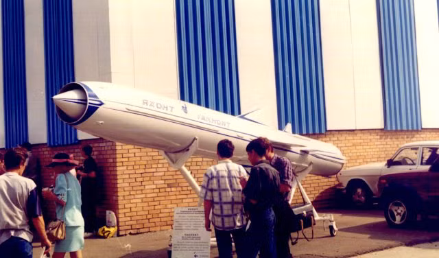 Tên lửa P-700 có hiệu suất vô song so với các loại tên lửa cùng thời, có thể đạt tốc độ Mach 3 và tấn công các tàu chiến cách xa tới 625km. Nhưng P-700 dự kiến sẽ được thay thế bằng 80 ô phóng cho các tên lửa hành trình nhỏ hơn, hiện đại hơn như P-800 Oniks chống hạm, 3M54T Kalibr và Zircon.