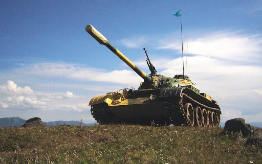 Trong khi đó, Trung Quốc chủ yếu trang bị xe tăng Type 59 (bản sao của T-54 Liên Xô) cho đến khi chiến tranh Lạnh kết thúc. Dịp may mắn đến, khi quan hệ Trung – Nga được cải thiện, Trung Quốc đã có cơ hội tiếp cận được với các công nghệ xe tăng tiên tiến nhất của Liên Xô.