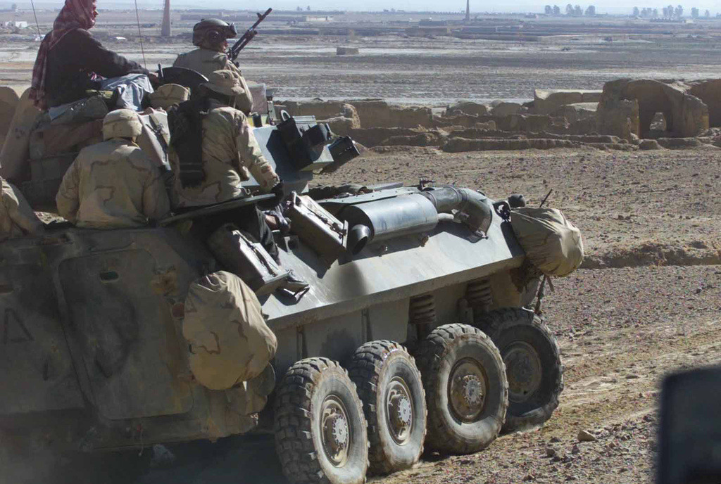 Sự kết hợp giữa hỏa lực và tính cơ động của LAV-25, khiến nó trở thành phương tiện nguy hiểm đối với lực lượng phòng ngự bờ biển của Triều Tiên. Những chiếc LAV-25 đã được nâng cấp lên tiêu chuẩn LAV-25A2, bao gồm lớp giáp bảo vệ và hệ thống treo cải tiến; hệ thống điều khiển hỏa lực và hệ thống quan sát ảnh nhiệt mới cho trưởng xe và pháo thủ.