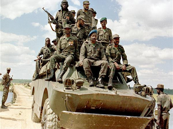 Trong thời gian này Nam Phi tham gia nhiều cuộc xung đột quân sự và chiến tranh biên giới như cuộc chiến tranh giành độc lập Namibia, kéo dài 23 năm. Trong cuộc xung đột, quân đội Nam Phi không chỉ phải đối mặt với quân nổi dậy, mà còn cả các lực lượng được huấn luyện bài bản do Liên Xô hỗ trợ, bao gồm cả các đơn vị của quân đội Cuba.