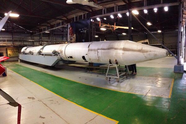 Quyết định từ bỏ vũ khí hạt nhân được Nam Phi đưa ra vào năm 1989, ngay cả trước khi chính sách phân biệt chủng tộc bị bãi bỏ và Nelson Mandela lên nắm quyền. Tất cả sáu quả bom và đạn dược thu thập được ở giai đoạn lắp ráp đã được xử lý.