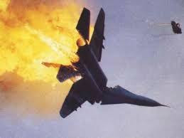 Chỉ chưa đầy một năm chiến tranh (bắt đầu từ tháng 3/2014), đã khiến lực lượng Không quân Ukraine mất một nửa số máy bay chiến đấu, máy bay vận tải và trực thăng quân sự. Đây là một trong những sụt giảm nghiêm trọng nhất, trong thời chiến, đối với bất kỳ lực lượng không quân nào, trong những thập kỷ gần đây. Ảnh: MiG-29 của Ukraine bị bắn rơi tại Luhansk.