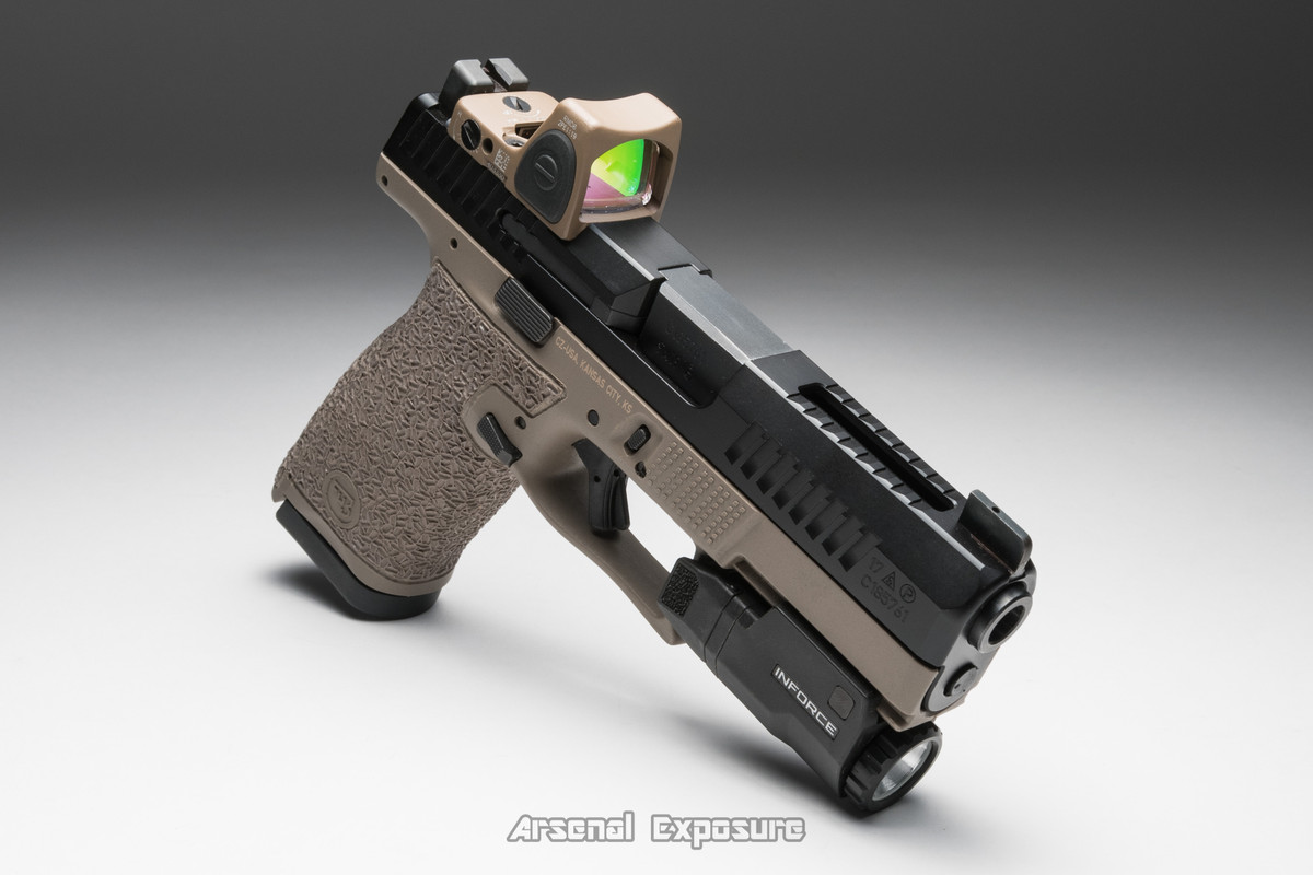 Trong trường hợp này, Glock 19 có ảnh hưởng lớn hơn trong việc chỉ ra những gì không nên làm. Mặc dù đường ray Picatinny độc quyền phổ biến vào những năm 1990, nhưng ngày nay chúng đã trở thành bản quyền "quốc dân".