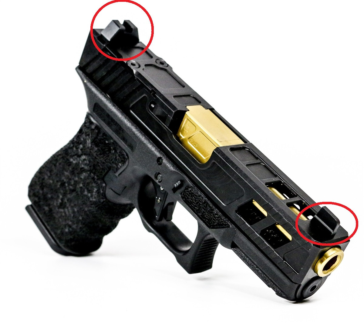 Trong một ví dụ khác về “những việc không nên làm”, Glocks từ lâu đã nổi tiếng với thiết kế bằng nhựa, trong đó có bộ phận ngắm (gồm đầu ruồi và khe ngắm) cũng làm bằng nhựa; tuy nhiên bộ phận ngắm bằng nhựa, có độ bền dưới mức trung bình, nên rất dễ bị mòn, nếu một người mang hoặc sử dụng súng nhiều.