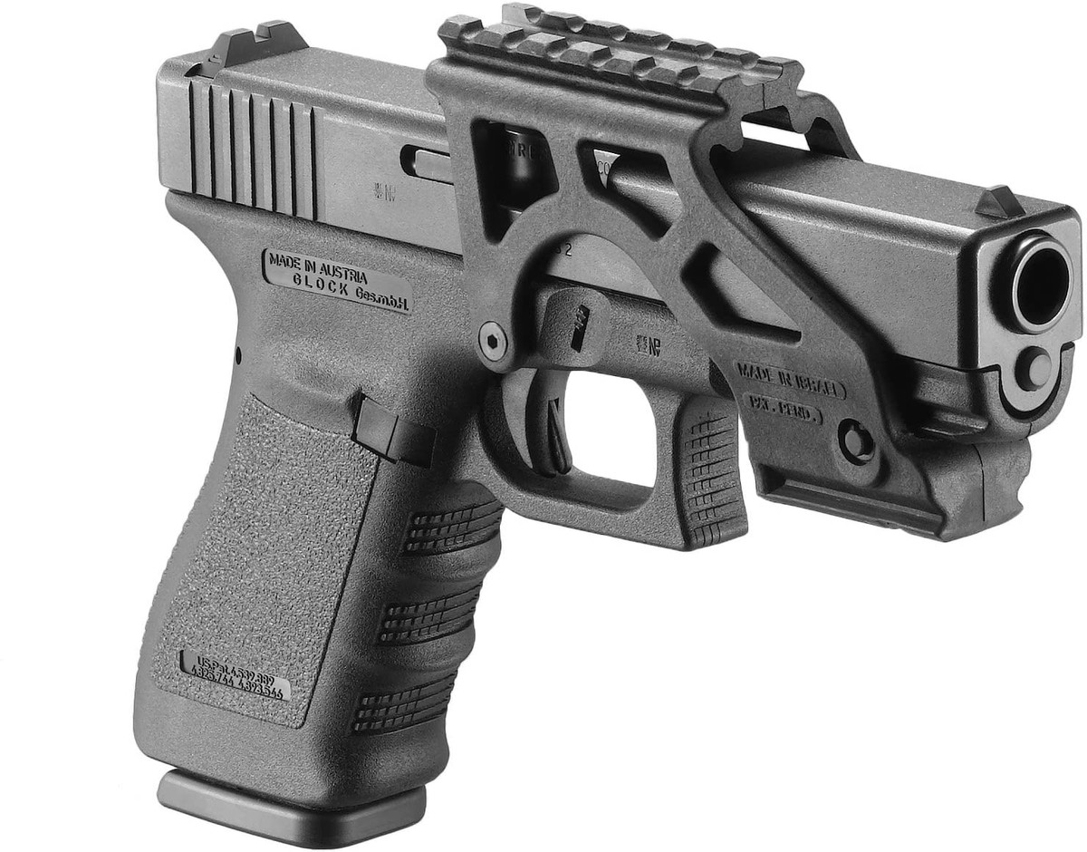 Ngay cả các khung tùy chỉnh như khung kiểu "ba lô" Polymer80 cho Glock 19 (ốp cả trên nòng), cũng loại bỏ ray Picatinny nguyên thủy, để sử dụng ray ba rãnh Picatinny tiêu chuẩn