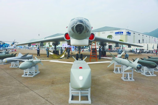 Dù tính năng kém xa máy bay ném bom B-52 của Mỹ hay máy bay ném bom Tu-95 của Nga, nhưng H-6K được cải tiến, có thể tiếp nhiên liệu trên không, vẫn có thể mang tên lửa hành trình tầm xa hạng nặng, để tiêu diệt lại các mục tiêu trên biển, hoặc mặt đất, cách xa hàng nghìn km.