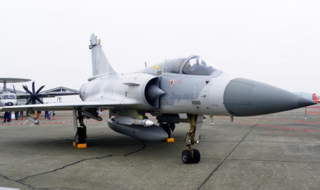 Thứ ba, tiềm năng hiện đại hóa của Mirage 2000 không còn. Trong khi F-16 đã được cung cấp gói nâng cấp, với radar quét mảng pha điện tử AESA, thì Pháp để bảo vệ khả năng xuất khẩu của Rafale, đã bác bỏ khả năng trang bị radar AESA cho Mirage 2000 hiện đại hóa. 