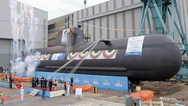 KSS-III Batch II sẽ tăng chiều dài của hai tàu ngầm đầu tiên thêm khoảng 6 mét và tăng trọng tải lên 4250 tấn. Chiều dài tăng lên sẽ được sử dụng để tăng VLS 6 ống hiện tại lên 10 ống. 