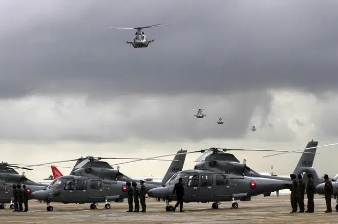 Hiện nay, Không quân Campuchia đang ở trong một hiện trạng cực kỳ thê thảm khi không hề có bất cứ một chiến đấu cơ nào trong biên chế sẵn sàng chiến đấu. Với một lực lượng khoảng hơn 3.000 nhân lực, Không quân nước này chủ yếu đang vận hành các trực thăng hạng nhẹ và số lượng ít các máy bay vận tải cánh cố định.