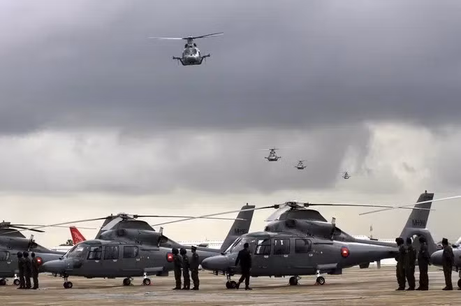 Hiện nay, Không quân Campuchia đang ở trong một hiện trạng cực kỳ thê thảm khi không hề có bất cứ một chiến đấu cơ nào trong biên chế sẵn sàng chiến đấu. Với một lực lượng khoảng hơn 3.000 nhân lực, Không quân nước này chủ yếu đang vận hành các trực thăng hạng nhẹ và số lượng ít các máy bay vận tải cánh cố định.