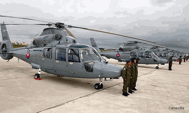 Hiện Campuchia cũng đang vận hành một số lượng trực thăng hạng nhẹ Harbin Z-9 cũng do Trung Quốc sản xuất và một số trực thăng Mil Mi-8/17 nhập khẩu từ Liên Xô/Nga với tầm 7 chiếc.
