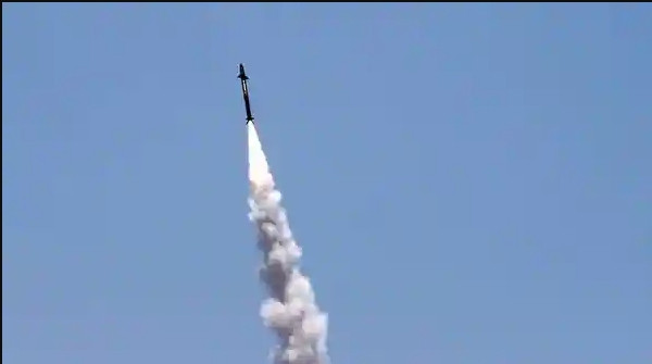 Tên lửa Kazan không có bất kỳ hệ thống dẫn đường nào và được phóng từ một giá đỡ đơn giản bằng kim loại (cũng được sản xuất tại Dải Gaza). Tên lửa ban đầu dài khoảng 1,8 m, nặng 36 kg, được trang bị đầu đạn nặng 8 kg và tầm bắn chỉ khoảng 3 km.