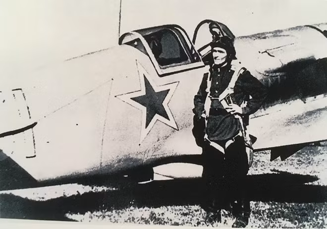 Trên lý thuyết, Triều Tiên là quốc gia duy nhất sử dụng MiG-15 trong cuộc chiến này. Tuy nhiên, hầu hết các nhiệm vụ đều do phi công Liên Xô thực hiện, nhiều người trong số họ là cựu binh từ Chiến tranh Thế giới thứ hai. Điều tương tự cũng diễn ra với phía Mỹ, các phi công Mỹ đều có kinh nghiệm từ những trận chiến với phát xít Đức và Nhật.