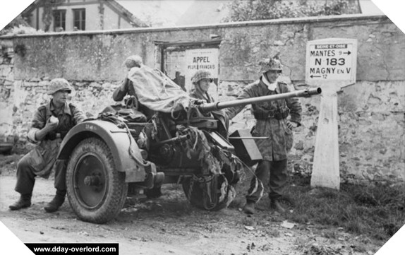 Loại pháo được Quân đội Đức phát triển như một loại pháo phòng không hạng nhẹ và sử dụng rộng rãi trên mọi mặt trận trong Thế chiến thứ hai là khẩu 2cm FlaK 38, được triển khai ở cả cấu hình loại một nòng và bốn nòng. FlaK 38 cũng được triển khai với vai trò phòng không và thậm chí là chống tăng.