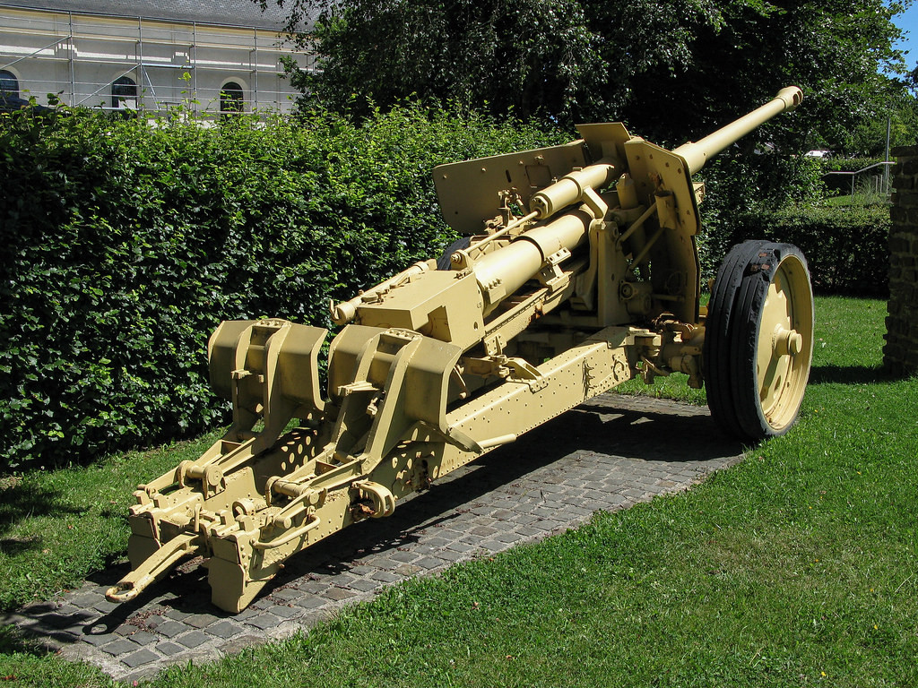 Khẩu Pak 43 đã được thiết kế lại hệ thống vận chuyển gồm hai bánh xe và thêm một tấm lá chắn. Pháo cũng được trang bị cơ cấu khóa nòng dọc bán tự động, để giảm độ giật; đồng thời nó cũng được thiết kế lại để bắn bằng điện.