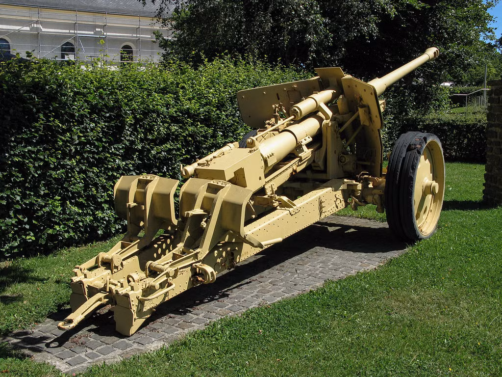 Khẩu Pak 43 đã được thiết kế lại hệ thống vận chuyển gồm hai bánh xe và thêm một tấm lá chắn. Pháo cũng được trang bị cơ cấu khóa nòng dọc bán tự động, để giảm độ giật; đồng thời nó cũng được thiết kế lại để bắn bằng điện.