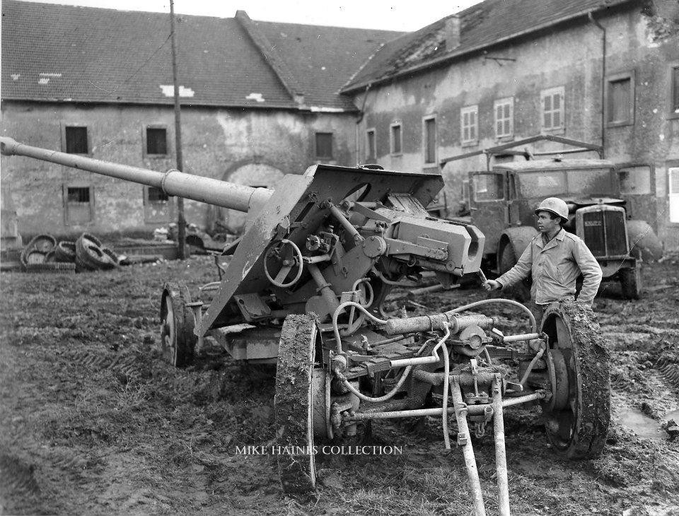 Ưu điểm nổi bật của khẩu pháo chống tăng Pak 43 là có cự ly bắn là (cự ly bắn là là khi chiều cao của đường đạn, không vượt quá chiều cao mục tiêu, cho phép xạ thủ ngắm đâu trúng đó) lên tới 914 mét; giúp xạ thủ dễ dàng bắn trúng mục tiêu ở cự ly xa hơn.