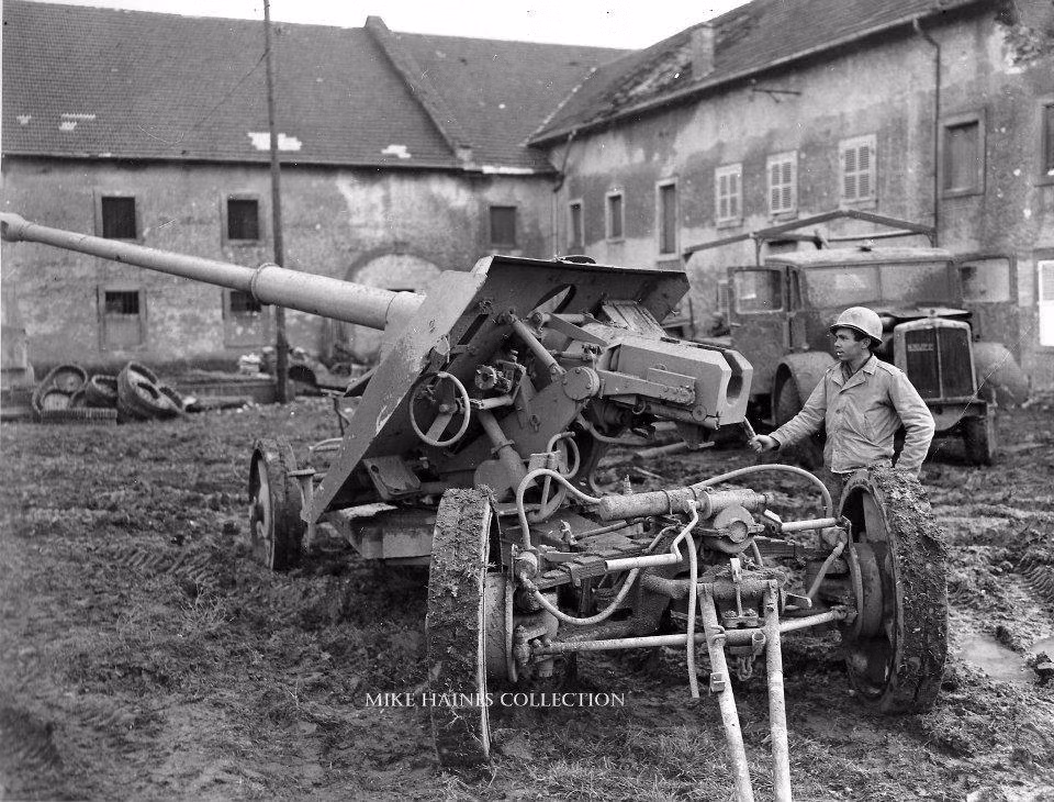 Ưu điểm nổi bật của khẩu pháo chống tăng Pak 43 là có cự ly bắn là (cự ly bắn là là khi chiều cao của đường đạn, không vượt quá chiều cao mục tiêu, cho phép xạ thủ ngắm đâu trúng đó) lên tới 914 mét; giúp xạ thủ dễ dàng bắn trúng mục tiêu ở cự ly xa hơn.