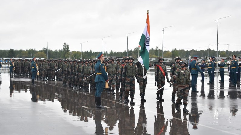 Tuy nhiên, Bắc Kinh lần này đã không gửi quân tham dự Zapad, không nằm ngoài những dự đoán mang tính bất ngờ trong mắt các nhà nghiên cứu. Trong khi đó, Ấn Độ đã bất ngờ cử một đội nhỏ tham gia cuộc tập trận Zapad mặc dù lực lượng Ấn Độ sẽ sử dụng xe tăng và xe bộ binh của Nga khi tham gia cuộc tập trận.