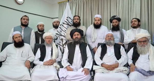 Trong khi đó, Nga tiếp tục từ chối mọi khả năng sắp xảy ra về việc công nhận một chính phủ Taliban ở Afghanistan. Đặc phái viên Nga tại Ấn Độ Nikolay Kudashev được dẫn lời nói: “Sự công nhận về chính phủ ở Afghanistan vẫn là còn quá sớm để nói”.