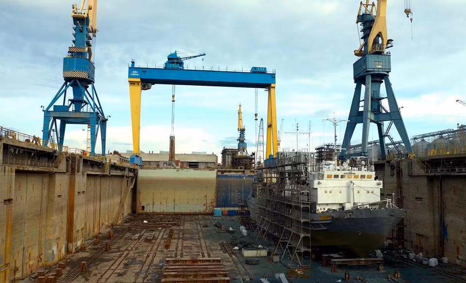 Nếu giữ được quan hệ bình thường với Nga, các nhà đóng tàu Ukraine lẽ ra sẽ nhận được một phần đơn đặt hàng của Hạm đội Biển Đen Nga mà không gặp bất kỳ trở ngại nào. Và ngân sách của Ukraine sẽ có tiền để đóng các tàu chiến của riêng mình.