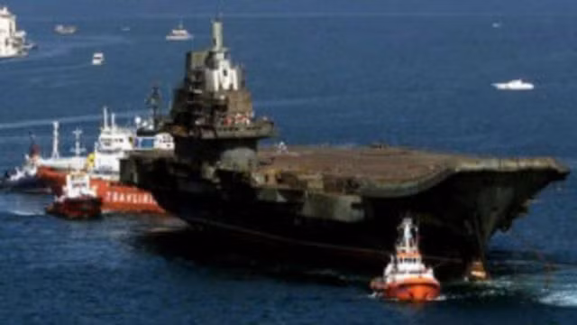 Ví dụ: chỉ trong thập niên 1990, Công ty Vận tải Biển Đen đã mất ít nhất 150 tàu, ước tính khoảng 560 triệu USD. Tàu sân bay Varyag đã được bán cho người Trung Quốc như một mớ sắt vụn với giá 20 triệu USD, điều này thật lãng phí đối với một con tàu như vậy.