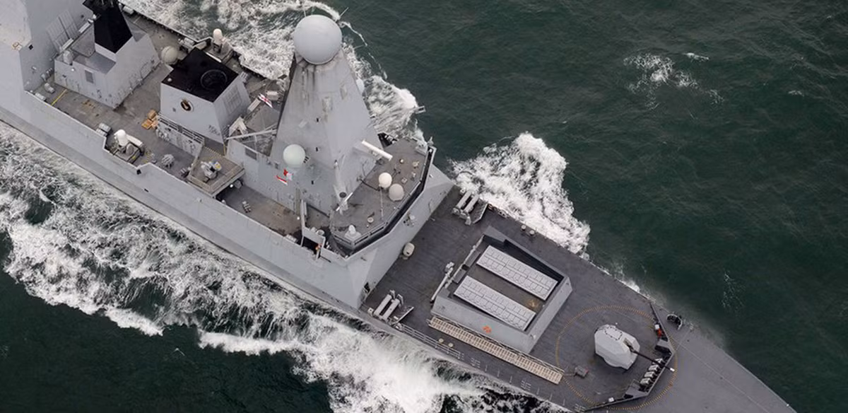 Việc Type 45 thiếu tính linh hoạt và không có khả năng hoạt động trong các vai trò khác ngoài phòng không, thực sự là một thiếu sót lớn. Lớp tàu khu trục của Anh cũng đã phải đối mặt với yêu cầu bảo dưỡng rất cao và bị hỏng động cơ, khi hoạt động ở vùng nước ấm.