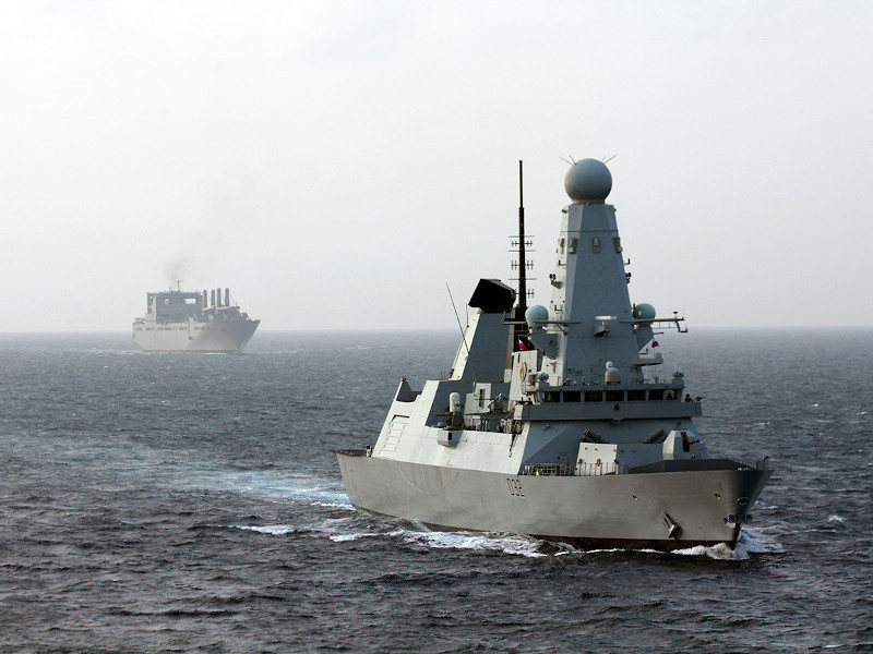 Tư lệnh Hải quân Hoàng gia Anh, Phó Đô đốc Jerry Kyd CBE cũng cho biết: “Các chương nâng cấp sẽ nâng cao khả năng chiến đấu đặc biệt cho lớp tàu này, nhằm chống lại các mối đe dọa trên không cả hiện tại và tương lai; làm nòng cốt bảo vệ hạm đội tàu mặt nước và nhóm tấn công tàu sân bay”.