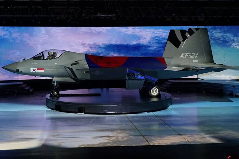 Dự án KF-21 bắt đầu được nghiên cứu và phát triển từ năm 2015, loại máy bay này cuối cùng sẽ thay thế các máy bay chiến đấu F-4 và F-5 đã cũ của Không quân Hàn Quốc.