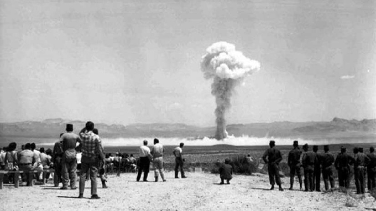 Về vấn đề này, quân đội Anh giải thích rằng, nếu Anh không phát triển vũ khí nhiệt hạch cấp megaton, Anh sẽ ngay lập tức và vĩnh viễn mất vị thế cường quốc. Do đó, việc phát triển chương trình vũ khí hạt nhân dường như là một phương tiện, để Anh duy trì vị thế cường quốc trên thế giới.