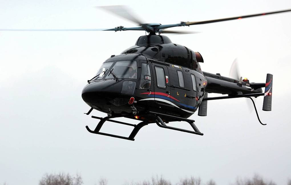 Về trực thăng hỗ trợ có vai trò như giám sát, vận chuyển, tìm kiếm cứu nạn và đổ bộ lực lượng đặc nhiệm, thường trang bị một số vũ khí phòng thủ. Ukraine vẫn lép vế trước Nga, với con số khiêm tốn 90 trực thăng các loại trong biên chế, trong khi đó Nga có hơn 1.500 trực thăng hỗ trợ.