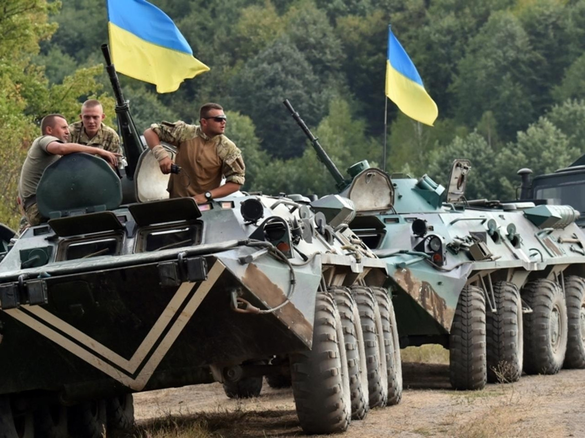 Thiết giáp Nga và Ukraine có đặc điểm chung là chủ yếu sử dụng các dòng xe BTR, BMP từ thời Liên Xô. Tuy nhiên số lượng xe bọc thép của Ukraine đang có xu hướng giảm và chất lượng bị đánh giá yếu hơn so với Nga, trong khi các dòng xe thiết giáp mới của Nga vẫn được nhiều quốc gia tin dùng.