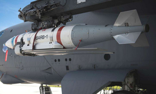 Tướng Robert Novotny, chỉ huy Phi đội máy bay ném bom Số 2, đơn vị máy bay ném bom lớn nhất của không quân Mỹ (có gần 30 chiếc B-52), đã cho biết: Nếu một cuộc xung đột xảy ra tại eo biển Đài Loan, thì những chiếc pháo đài bay B-52 thay vì rải bom, sẽ rải thủy lôi, nhằm mục đích ngăn cản sự di chuyển của các tàu chiến đối phương.