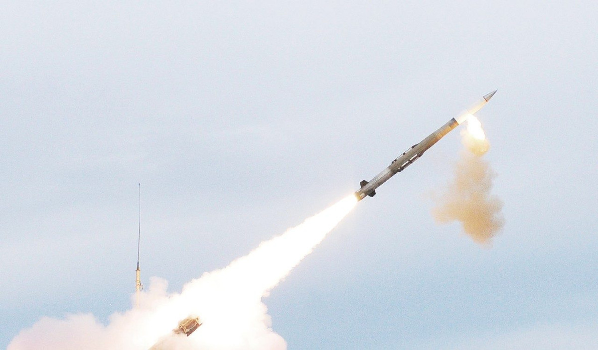 Nói cách khác, cho đến nay, tên lửa Patriot chỉ "nằm trong giấc mơ" của các nhà lãnh đạo Ukraine. Mục đích duy nhất trong tuyên bố của ông Yermak, là cố gắng gửi càng nhiều thông tin cho phương Tây thì càng tốt, nhằm xin thêm hỗ trợ quân sự và tài chính cho Ukraine.