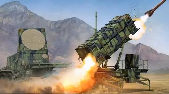 Người đứng đầu Văn phòng Tổng thống Ukraine, Yelmak đã yêu cầu Mỹ cung cấp cho Ukraine các hệ thống tên lửa phòng không Patriot. Yelmak nói rằng, Ukraine không chỉ tự vệ, mà còn giúp các nước phương Tây "chống lại" Nga, và Mỹ triển khai tên lửa Patriot tại Ukraine là "sát nách" Nga nhất. Vậy Patriot là loại tên lửa nào và liệu Ukraine có "cơ hội" nhận được chúng?