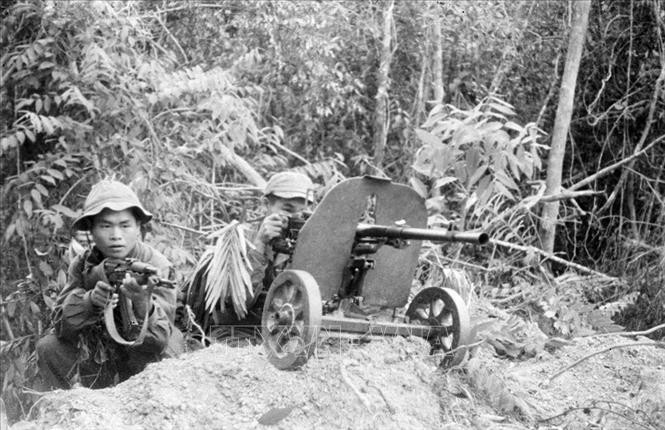 Ngày 16/2, quân ta vừa dùng hỏa lực bắn phá vừa dùng bộ binh áp sát, đào công sự chiến đấu. Mặc cho phi pháo địch oanh kích dữ dội, vòng vây của quân ta ngày càng siết chặt. Phòng không của sư đoàn và mặt trận khống chế chặt chẽ bầu trời khu vực điểm cao 500, máy bay lên thẳng của địch hoàn toàn không hạ cánh được. Tiểu đoàn 39 ngụy bị cô lập.
