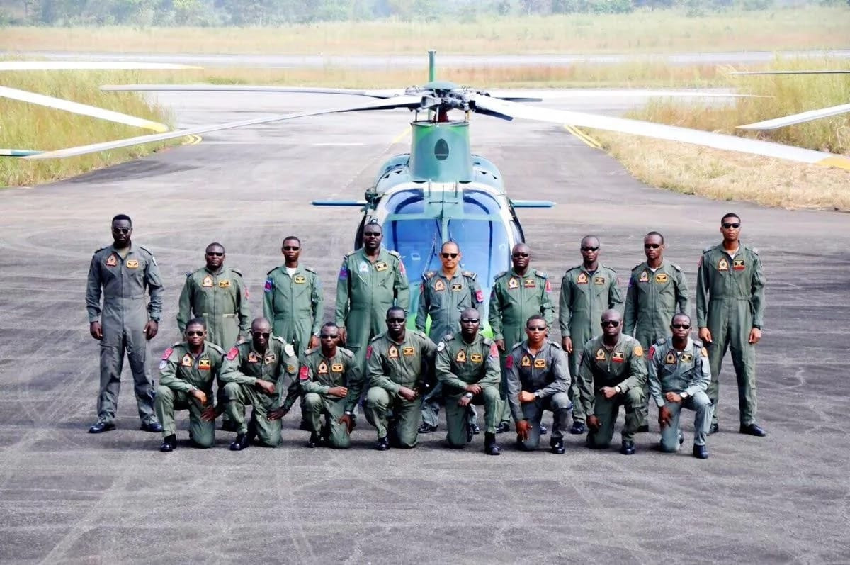 Trong 5 năm qua, Lực lượng vũ trang Nigeria đã đưa vào trang bị 10 máy bay huấn luyện MFI-17 của Pakistan, 5 trực thăng vũ trang Mi-35M của Nga, 2 trực thăng Bell 412 của Mỹ, 4 máy bay trực thăng A109 của Ý,...