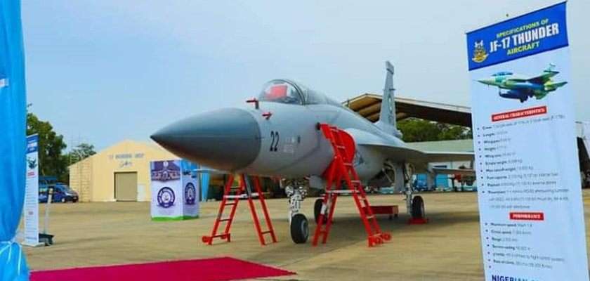 JF-17 là loại máy bay chiến đấu giá rẻ, đa năng hạng nhẹ, một động cơ do Trung Quốc và Pakistan hợp tác phát triển, có thể thực hiện nhiều nhiệm vụ khác nhau. Theo giới thiệu của Trung Quốc và Pakistan, JF-17 được trang bị nhiều vũ khí hiện đại, khả năng cơ động tốt và chứng tỏ được giá trị trong chiến đấu.
