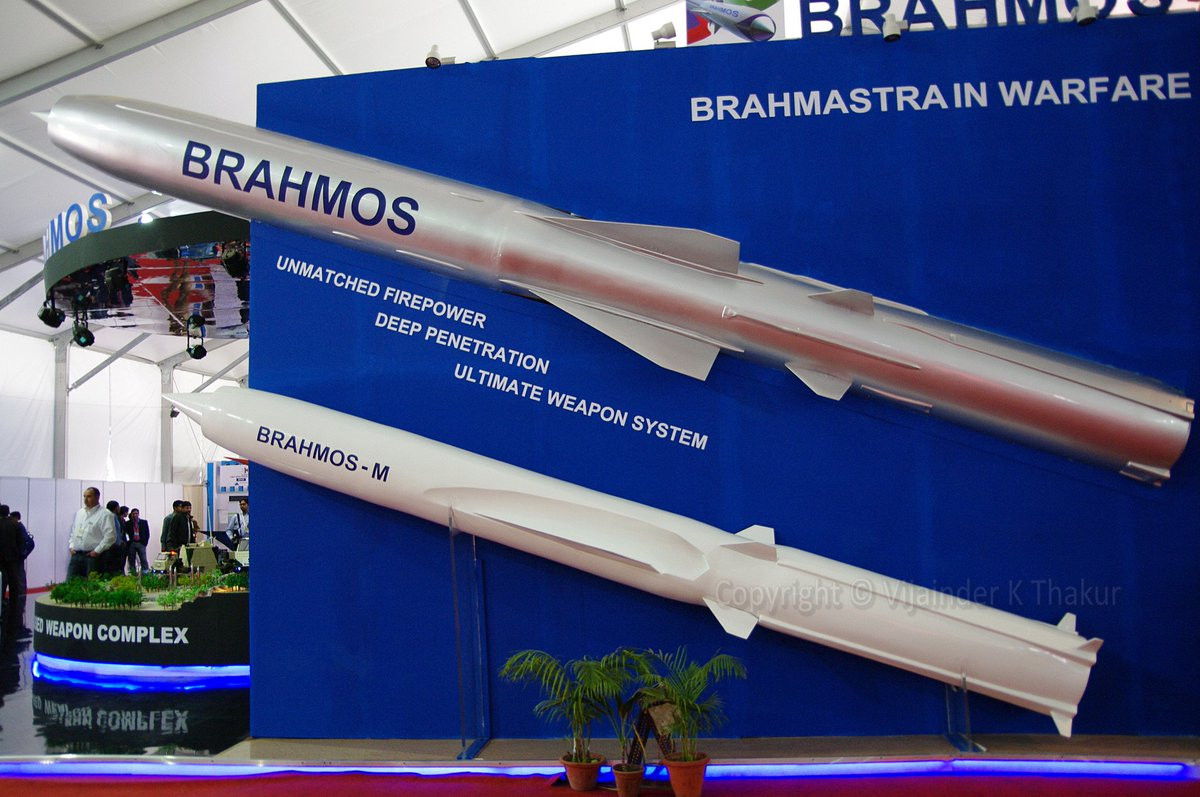 Hiện nay những chiếc Su-30MKI của Ấn Độ mang tên lửa BrahMos, đều được sửa đổi khung thân; hai chiếc Su-30MKI đã được chuyển đổi cho việc triển khai BrahMos-A (nặng 2,5 tấn).