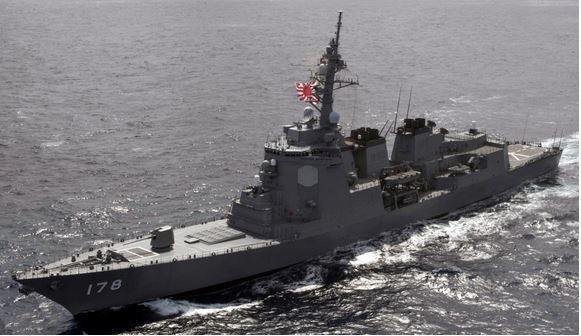 Vào đầu thập niên 2000, JMSDF được xếp là lực lượng hải quân lớn thứ tư thế giới tính theo trọng tải, và trong những năm qua, JMSDF không chỉ tăng về quy mô mà còn cả về chất lượng tàu chiến đấu. Ảnh: Tàu chiến của JMSDF – Nguồn: Kyoto