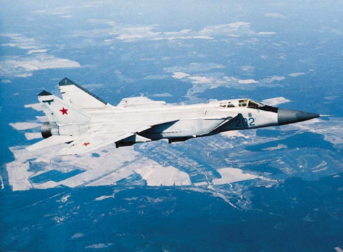 Các hệ thống phòng không tiên tiến của Liên Xô, được đưa vào sử dụng không lâu trước khi F-117 ra đời, trong số đó có các máy bay đánh chặn MiG-31 và MiG-25, hệ thống phòng không tầm xa với radar mảng pha đầu tiên trên thế giới, cũng như radar chủ động dẫn đường cho tên lửa không đối không R-33, hệ thống phòng không tầm xa S-300.