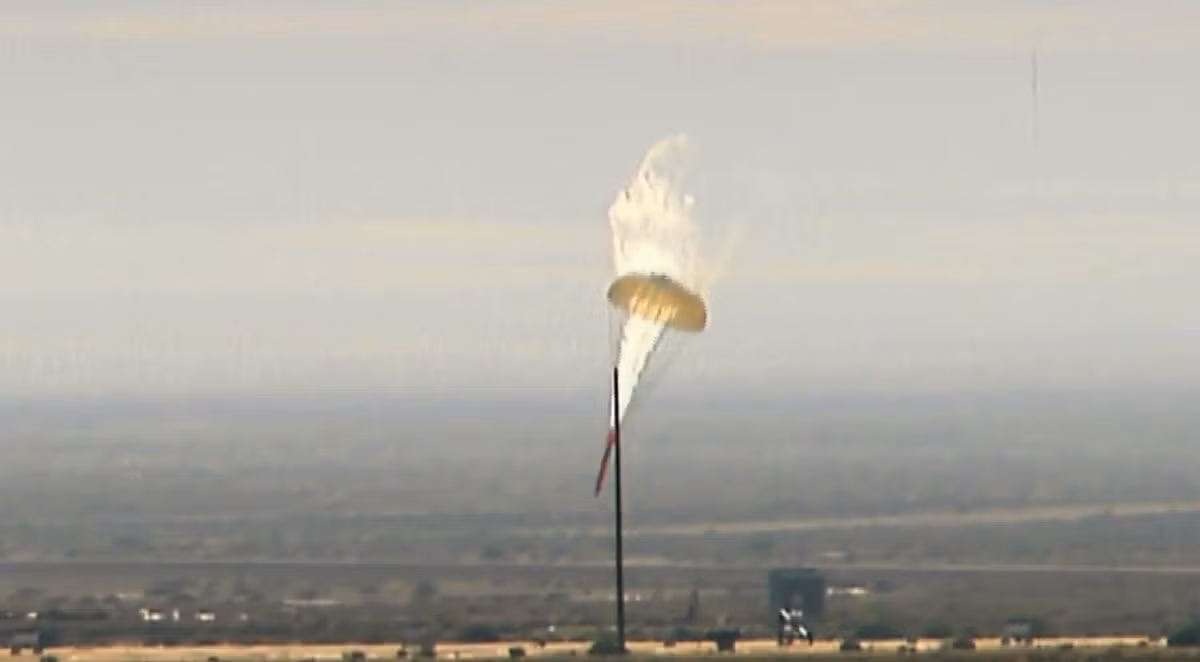 Mặc dù F-117 có tốc độ bay tối đa rất chậm, nhưng phương pháp này cho phép nó bay tương đối thấp để né tránh hệ thống phòng thủ và cảm biến của đối phương, giúp máy bay tránh được nguy cơ bị vướng vào vụ nổ hạt nhân hoặc sóng xung kích của nó.