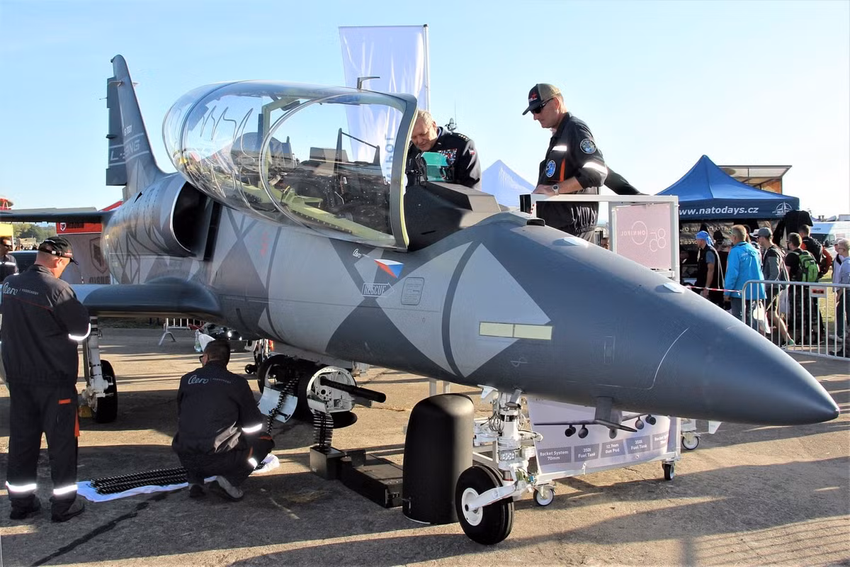 L-39NG máy bay huấn luyện - chiến đấu hạng nhẹ, được phát triển bởi Aero Vodochody của Cộng hòa Séc. L-39NG là phiên bản kế tiếp của máy bay L-39 Albatros, được phát triển dưới thời Tiệp Khắc (sau này tách ra thành Séc và Slovakia) từ trong thời kỳ Chiến tranh Lạnh.